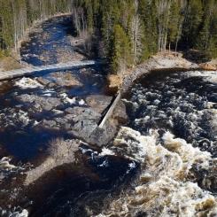 Vattnet som ska provas i Bryssel kommer från Vindeln. Det håller så hög kvalitet att inga kemikalier behövs förutom för att justera pH-värdet. Fotograf: Adam Lindsköld