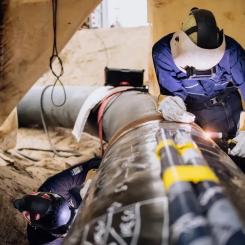 Svetsarbete på en vätgasledning i Rotterdam. Projektet drivs av Gasunie via dotterbolaget Hynetwork. Foto: Hynetwork