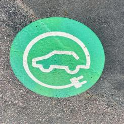 Transportsektorn ska minska utsläppen med minst 70 procent till 2030, och Klimatpolitiska rådet vill snabba på elektrifieringen. Foto: Stina Wickenberg