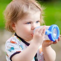 Forsknarna har hittat möjliga ”framtida ersättare för BPA” i flera olika konsumentprodukter, som exempelvis kläder, möbler och plastflaskor. Foto: Tal Revivo