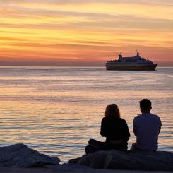 Gibraltar sund är en av världens mest trafikerade passagerar- och godskorridorer, där färjelinjerna främst förbinder Spanien och Marocko. Trafiken är av stor betydelse för både handelsflöden och resande mellan Europa och Nordafrika. Foto: Direct Ferries