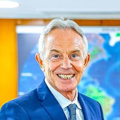 Tony Blair f.d. brittisk premiärminister varnar även för ett överdrivet alarmistiskt tonläge i klimatdebatten, som enligt honom präglas av irrationella inslag. Foto: Wikipedia Common Lic, Flickr