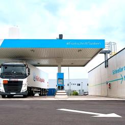 Gas från Trailblazer-projektet kommer att säljas vid tankstationer i tyska Rhen-Ruhr-regionen. Det är i dagsläget inte offentligt exakt när försäljningen inleds eller hur lång avtalsperioden är, men avtalet markerar starten på en ny fas för vätgasdrivna transporter i Tyskland. Foto: H2 Mobility