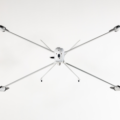 Drönaren Virtus är omkring två meter lång och står på ett x-format stativ. Den lyfter vertikalt med hjälp av korslagda rotorarmar innan den accelererar till hastigheter på upp till 250 kilometer i timmen. Foto: Stark